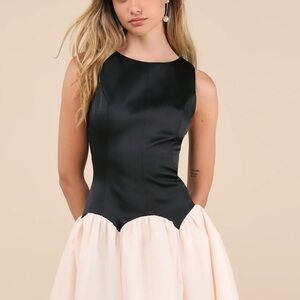 Elegant Black and Cream Sleeveless Dress
